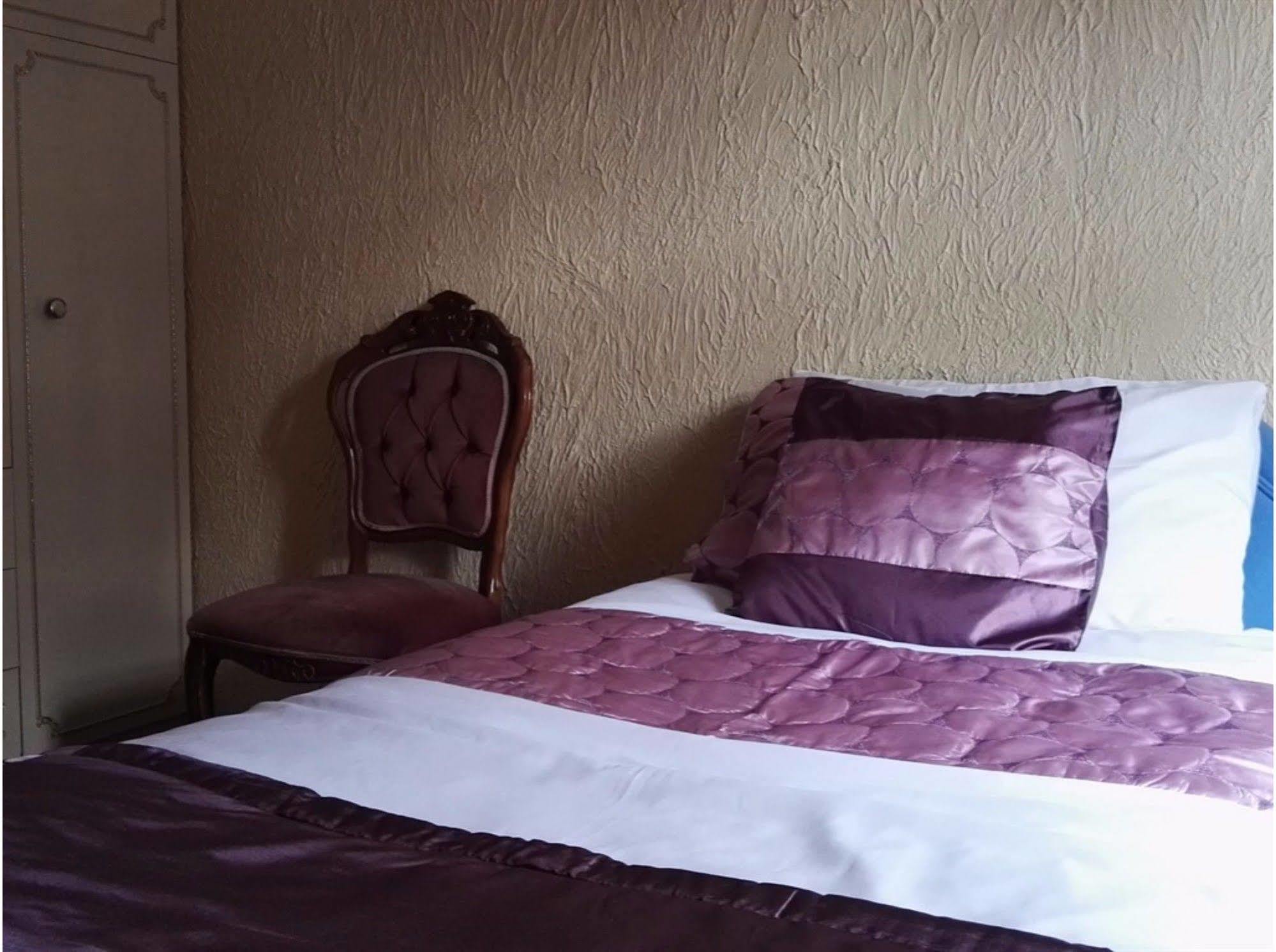 Barley Mow Hotel Pontefract Exteriör bild