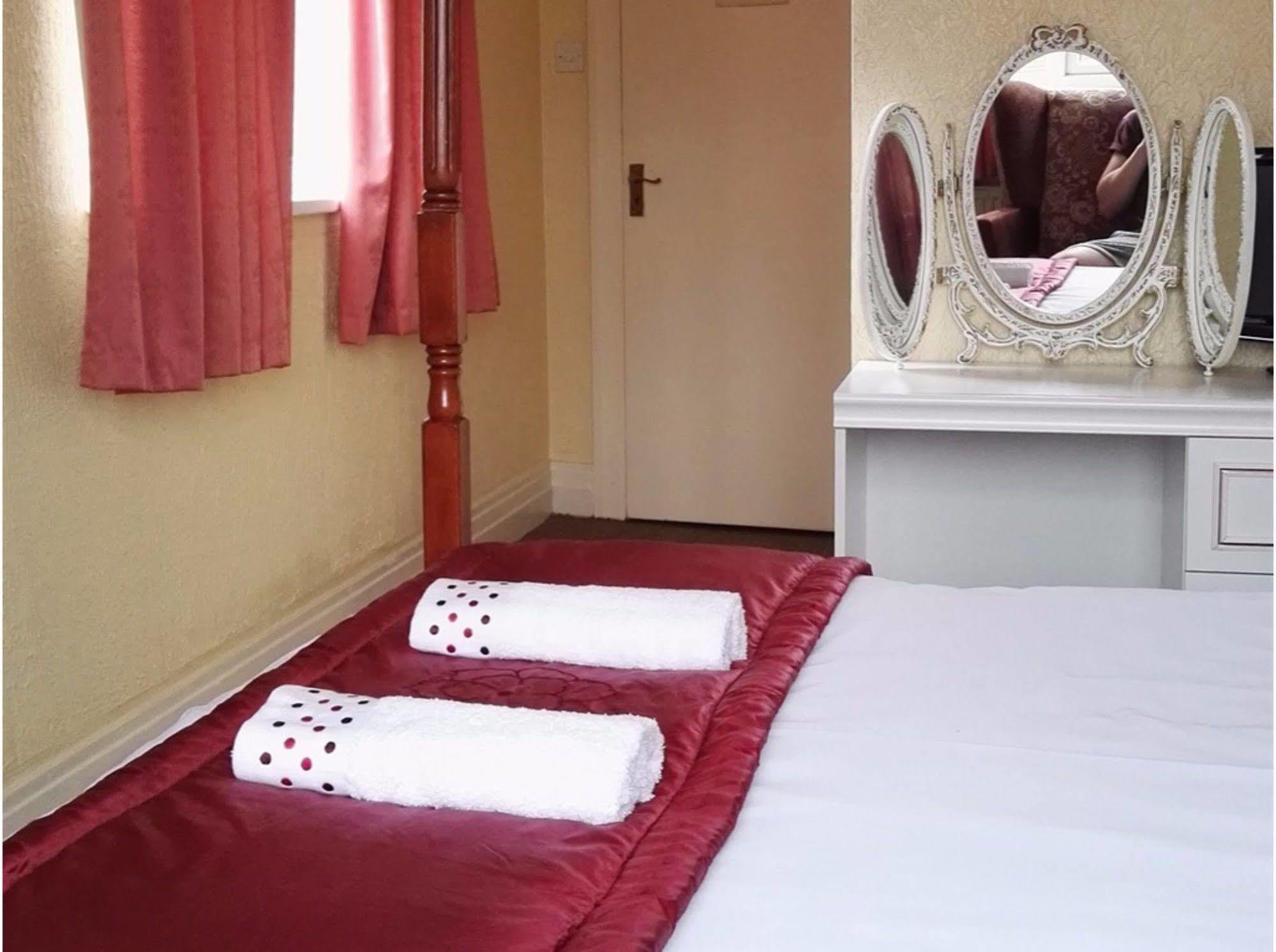 Barley Mow Hotel Pontefract Exteriör bild
